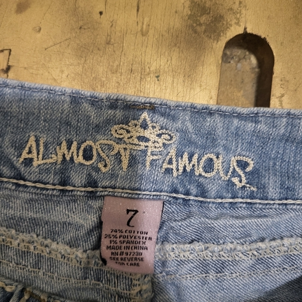 Almost Famous Y2K Capri ,Cuff, Distressed Jeans, Size 7 - Picture 11 of 13